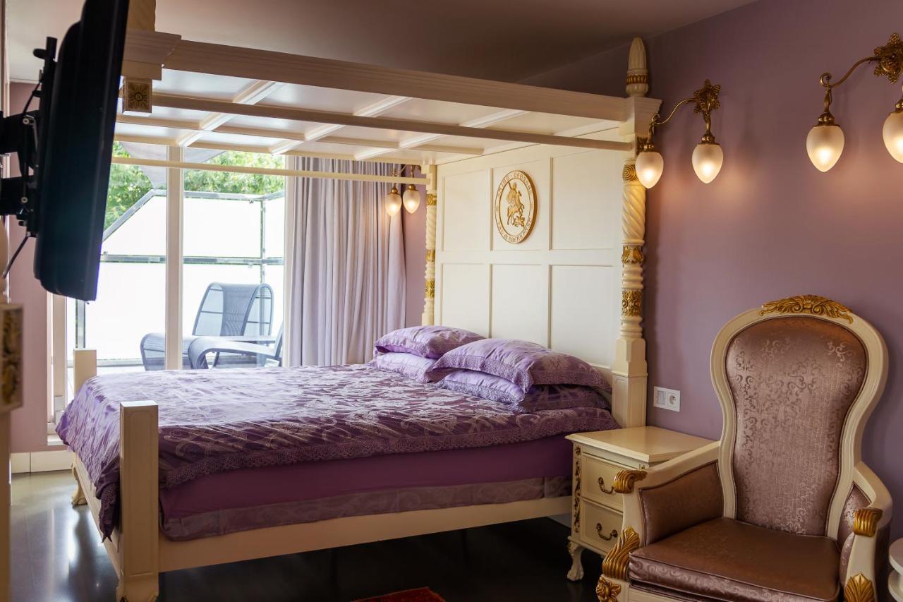 B&B Saint-Georges -Located In The City Centre Of Bruges- Exterior foto A bedroom in the hotel