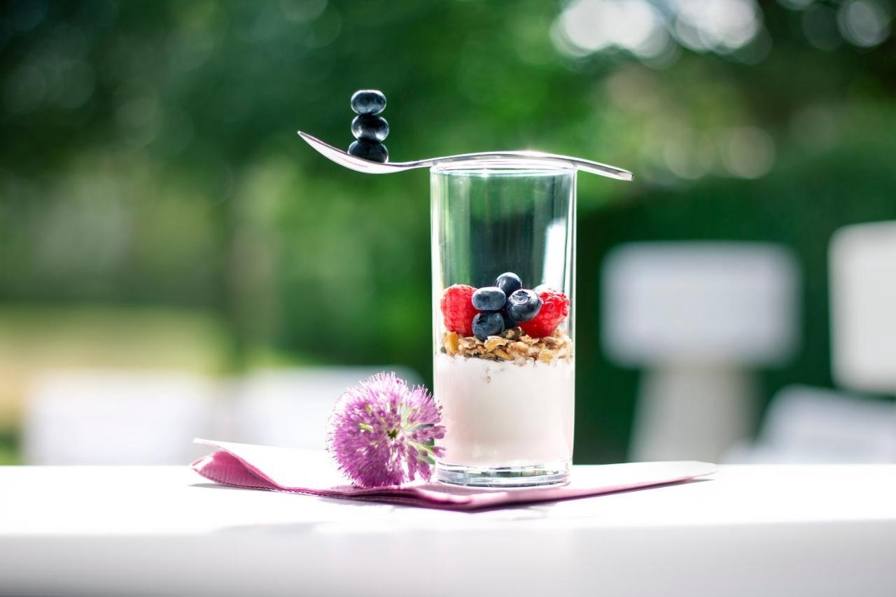 B&B Saint-Georges -Located In The City Centre Of Bruges- Exterior foto Yoghurt with fruit