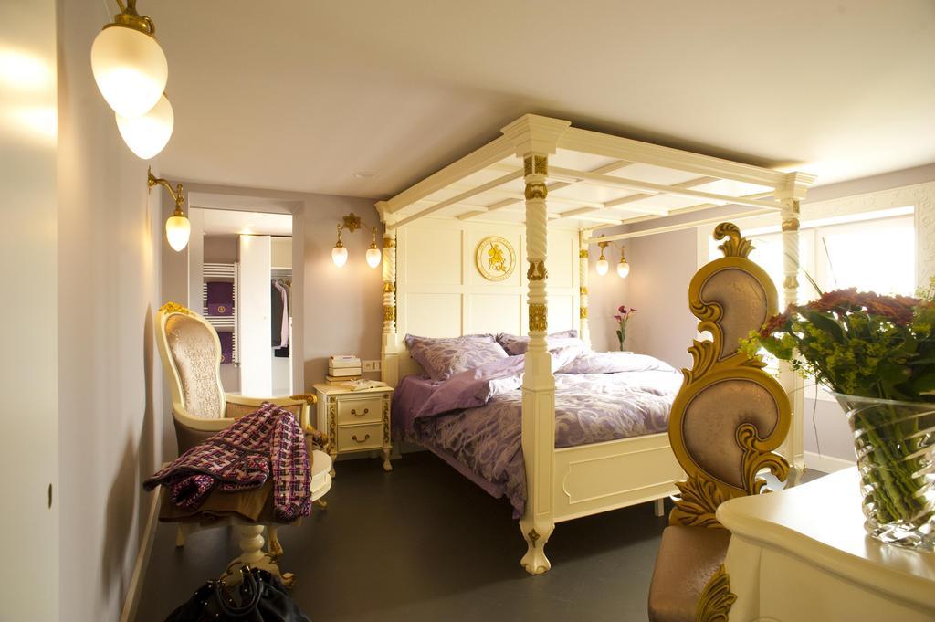 B&B Saint-Georges -Located In The City Centre Of Bruges- Quarto foto A bedroom at the hotel