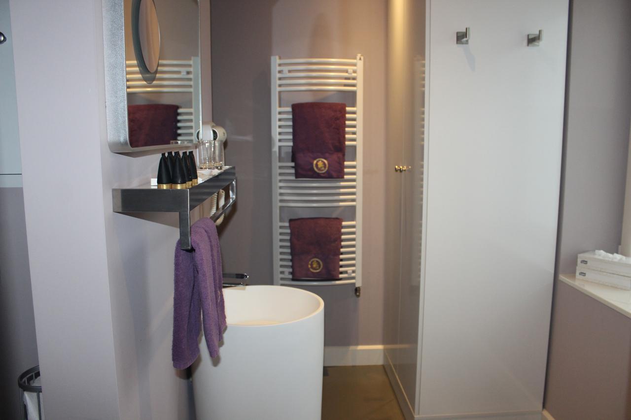 B&B Saint-Georges -Located In The City Centre Of Bruges- Exterior foto A heated towel rail